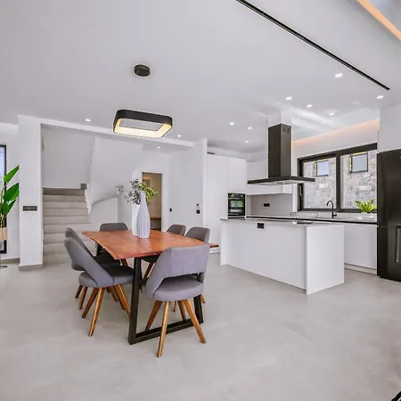 Evi & Eugenia - 3bd Luxury By Temma Villa *