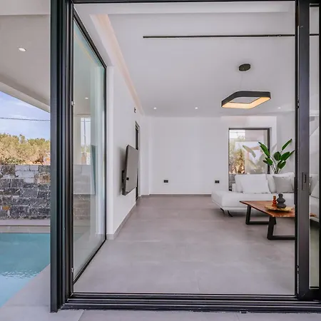 Evi & Eugenia - 3bd Luxury By Temma *
