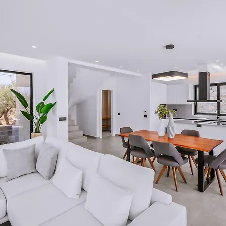 Evi & Eugenia - 3bd Luxury By Temma