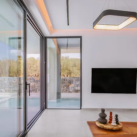 Evi & Eugenia With Heated Pools By Temma Hersonissos (Crete)