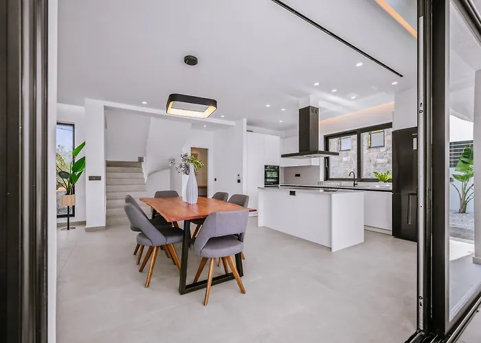 Evi & Eugenia - 3bd Luxury By Temma Willa *