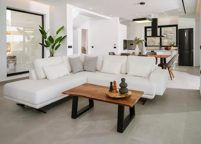 Evi & Eugenia - 3bd Luxury By Temma *