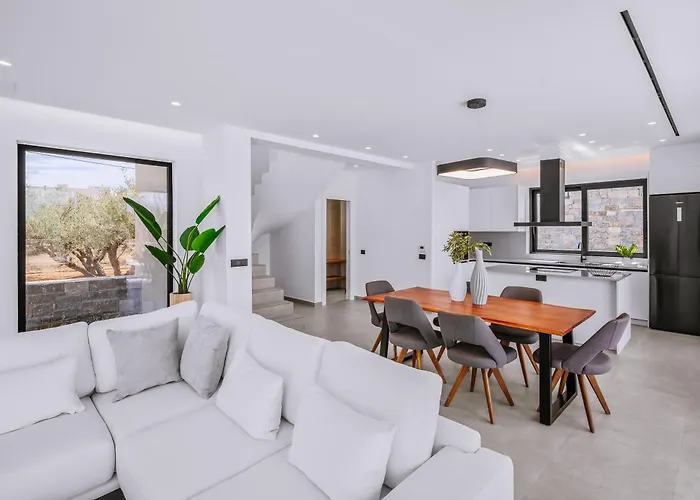 Evi & Eugenia - 3bd Luxury By Temma