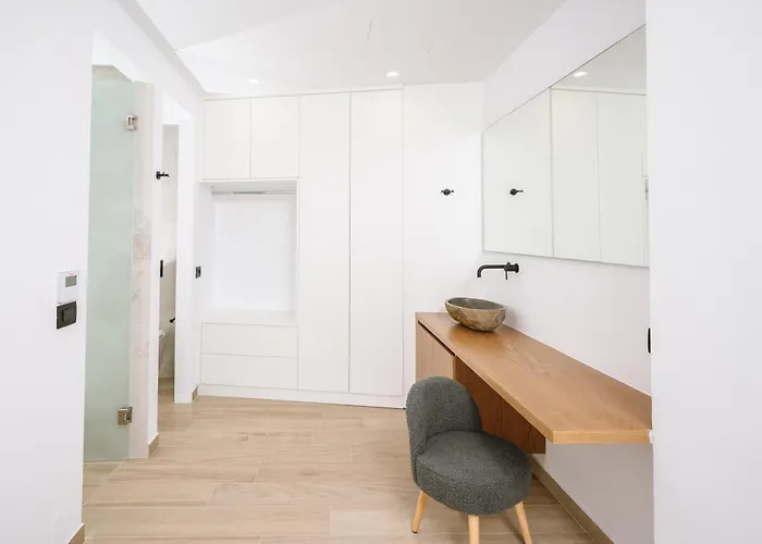 Evi & Eugenia - 3bd Luxury By Temma Vila